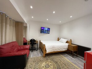 1 bedroom, desk, free WiFi, bed sheets
