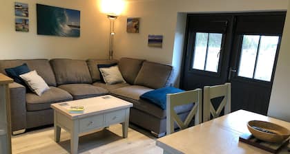 5 minutes from the beach, centraly located, country side views