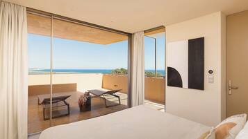 2 bedrooms, in-room safe, soundproofing, free WiFi