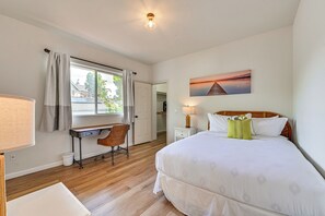 4 soverom, strykejern/-brett, reiseseng for barn og internettilgang