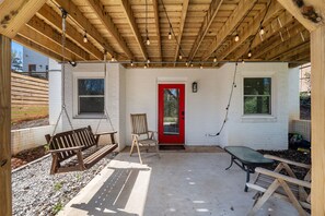 Terrace/patio - Quaint & cozy living minutes from downtown Raleigh (Raleigh)