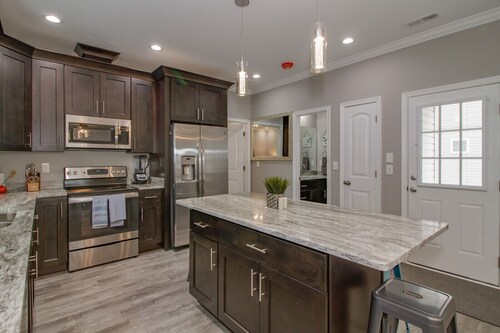 Family or Business - Sleeps 30, less than 1/4 mile Buckroe Beach!