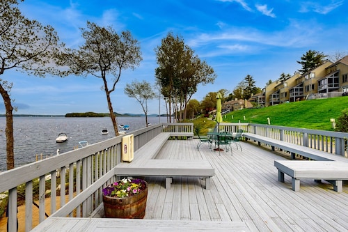 Lake-view townhome with lakefront swimming, pools, tennis/pickleball