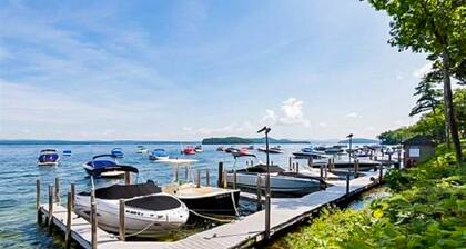 Lake-view townhome with lakefront swimming, pools, fireplace, tennis/pickleball