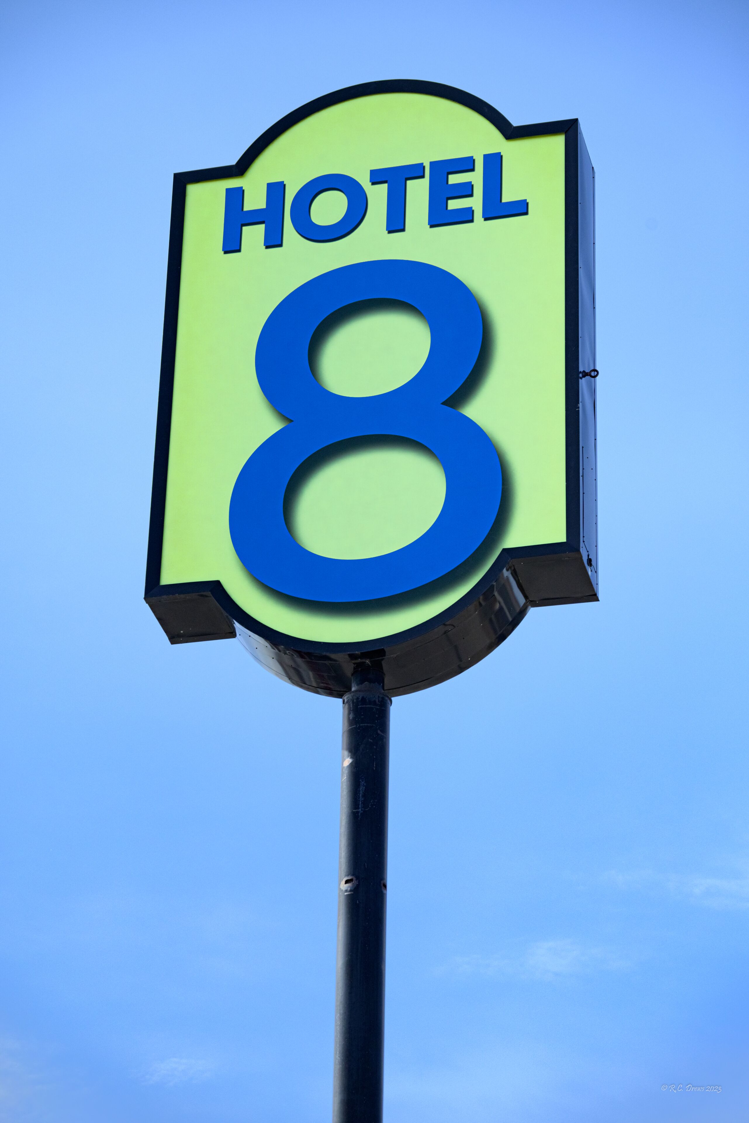 A hotel sign with the number 8 and the word "HOTEL" on it.