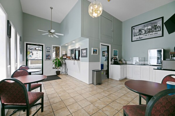 Reception - Hotel 8 (Fergus Falls)