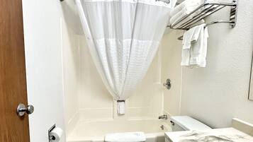 Combined shower/bathtub, free toiletries, hair dryer, towels