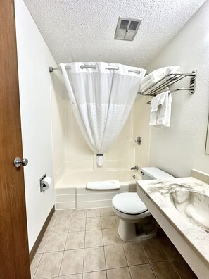 Combined shower/tub, free toiletries, hair dryer, towels - Hotel 8 (Fergus Falls)