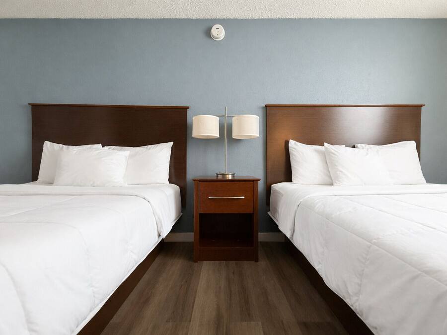 Desk, laptop workspace, soundproofing, free WiFi