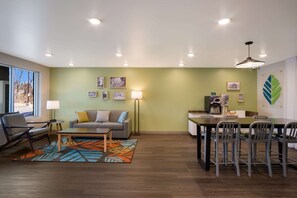 Lobby - WoodSpring Suites Grand Rapids Kentwood (Grand Rapids)