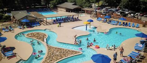 Alberca techada y alberca climatizada