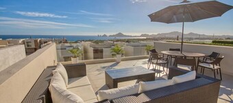 Spring discounts!! Ocean view w/private Rooftop villa & 5min /downtown