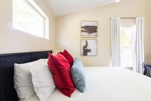 3 bedrooms, WiFi - Hank's House - East Nash -2 miles from Broadway (Nashville)