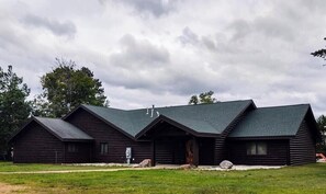Exterior - Phelps Lakeview Lodge Holiday House (Phelps)