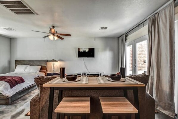 Iron/ironing board, WiFi