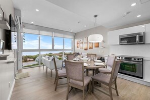 冰箱、微波炉、烤箱、炉灶