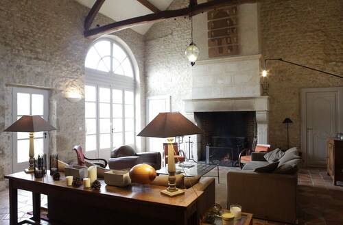 Superb, large property: swimming pool, tennis court 30 mins from the Châteaux de la Loire