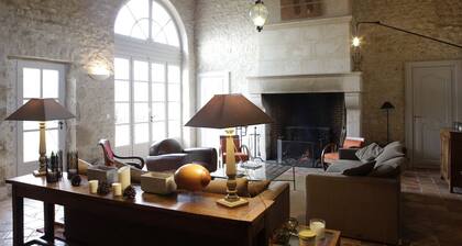 Superb, large property: swimming pool, tennis court 30 mins from the Châteaux de la Loire