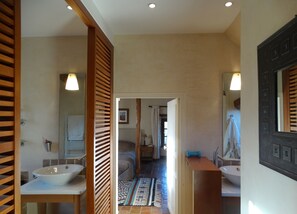 10 bedrooms, iron/ironing board, travel crib, free WiFi - Superb, large property: swimming pool, tennis court 30 mins from the Châteaux de la Loire (Cloyes-les-Trois-Rivières)