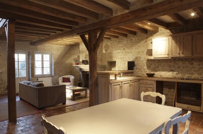 Superb, large property: swimming pool, tennis court 30 mins from the Châteaux de la Loire
