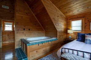 1 habitación, escritorio, tabla de planchar con plancha y cuna de viaje 