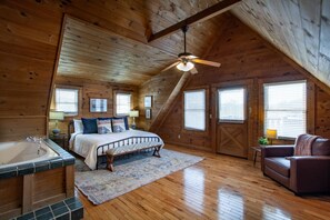 2 soveværelser, skrivebord, strygejern/strygebræt, weekendseng