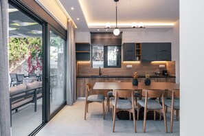 Dining - Newly Renovated Villa w/Private Pool & Ping-Pong (Πρίνος)