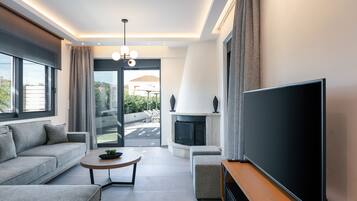 Smart TV, chimenea, videojuegos y tenis de mesa