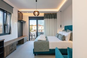 4 bedrooms, in-room safe, desk, iron/ironing board - Newly Renovated Villa w/Private Pool & Ping-Pong (Πρίνος)