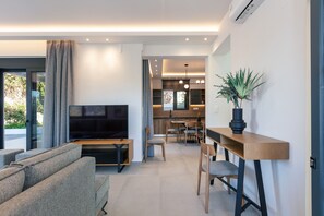 Smart TV, fireplace, video games, table tennis - Newly Renovated Villa w/private pool & Ping-Pong (Πρίνος)