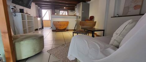 3 室のベッドルーム、アイロン / アイロン台、WiFi、ベッドシーツ