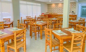 Free daily buffet breakfast - Pousada Aquino Mar (Paraty)
