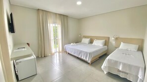 Habitación triple superior | Wifi gratis y ropa de cama 