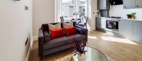 Departamento, 1 cama Queen size | Área de sala de estar