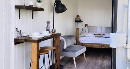 Trethowels Grey Hidden hut