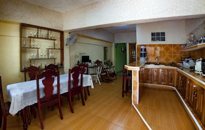 Grand réfrigérateur, lave-vaisselle