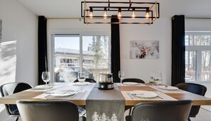 Dining - Forêt Blanche | Cozy Family Retreat | Sauna, Pool & Spa (Pont-Rouge)