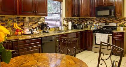 Lovely 4-bedroom house in downtown of The Woodlands