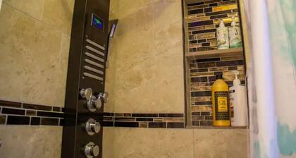 Lovely 4-bedroom house in downtown of The Woodlands