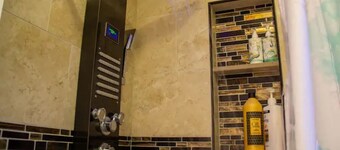 Lovely 4-bedroom house in downtown of The Woodlands