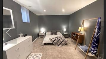 2 bedrooms, in-room safe, desk, iron/ironing board