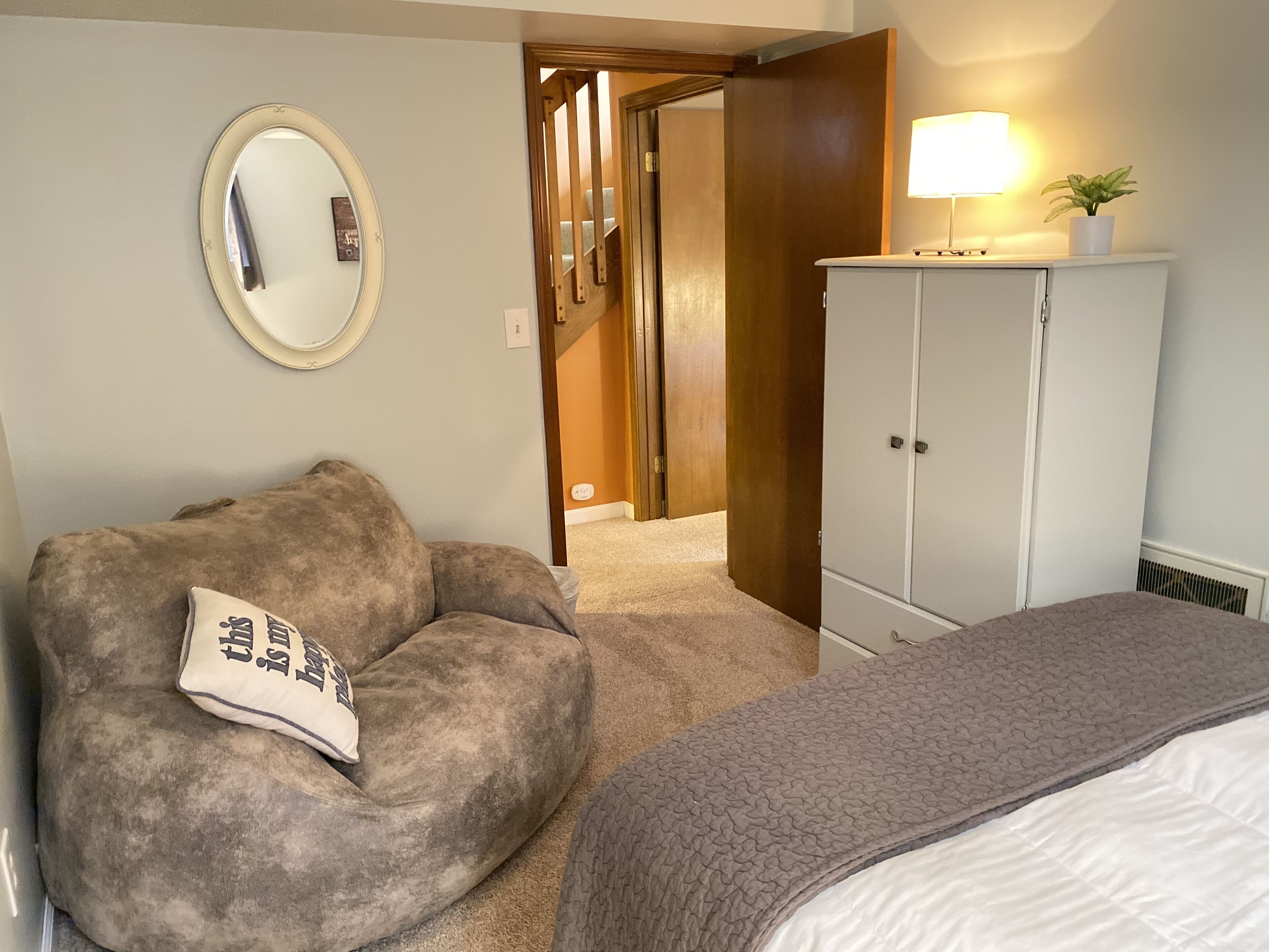 2 chambres, coffres-forts dans les chambres, bureau