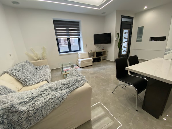 House, Multiple Beds