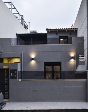 Talo, useita sänkyjä | Ulkopuoli