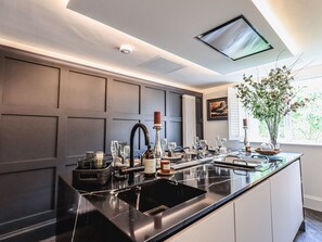 Dishwasher, cookware/dishes/utensils - Whisk Away Cottage (Penrith)