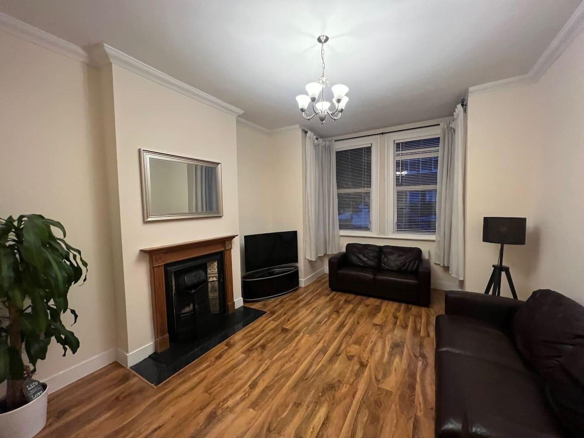 Apartment | Living area | 30-inch TV with cable channels