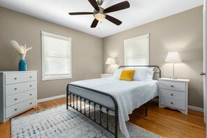 3 bedrooms, desk, iron/ironing board, free WiFi