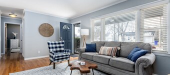 ~Cozy & Family Friendly Home~  Game Room | Self Check-in | FAST WiFi|