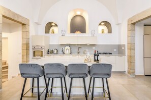 Elite Apartment | Living area | 55-inch flat-screen TV with cable channels, TV - Nina Luxury Apartment (Jerusalem)