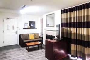 Desk, blackout drapes, free WiFi, bed sheets